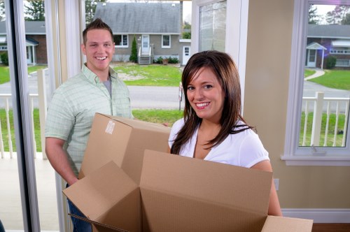 Local Poplar house removalists assisting with a move